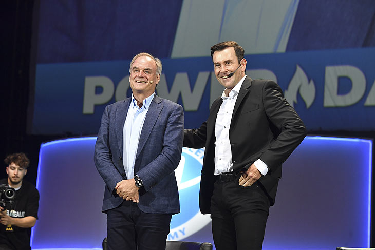 Jürgen Höller, Georg Kofler  bei den Power-Days in der Olympiahalle in München am 4.12.2022 (©Foto:  BrauerPhotos / G. Nitschke für Jürgen Höller)